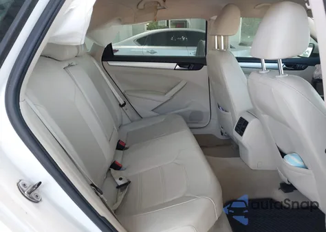 2013 Volkswagen Passat 2.5L Se z USA, uszkodzony, nr VIN 1VWBP7A39DC114411